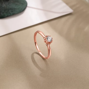 Four-claw single-prong dazzling engagement ring